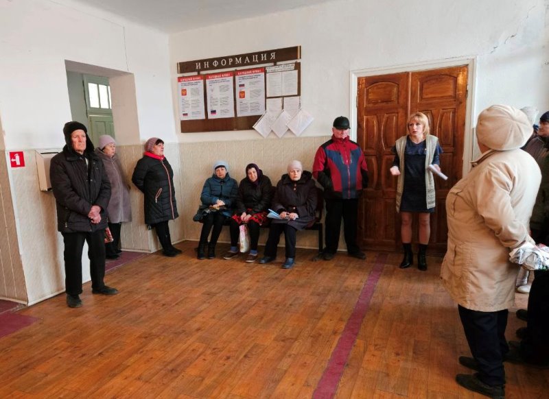 Встреча с жителями села Приморское.