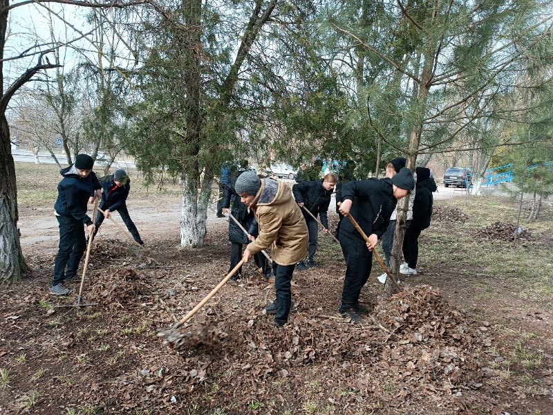 Жители Новоазовского муниципального округа активно участвуют в уборке территорий населенных пунктов Новоазовского муниципального округа.