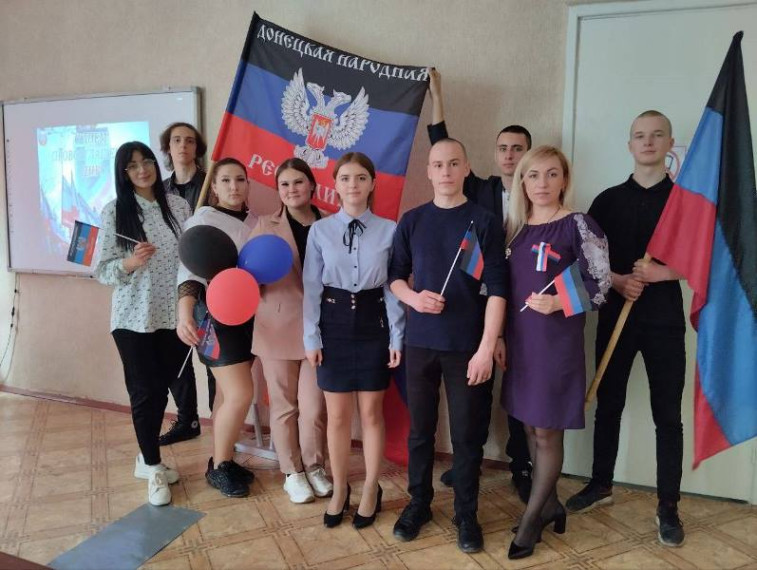 В Новоазовске отпраздновали годовщину принятия Декларации о суверенитете и Акта о провозглашении государственной самостоятельности ДНР.