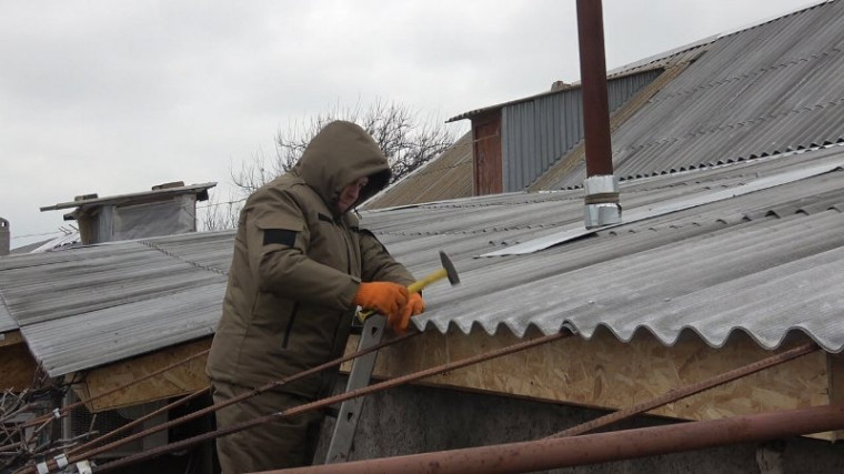 Продолжаются ремонтно-восстановительные работы в населенных пунктах Виноградное и Сопино.